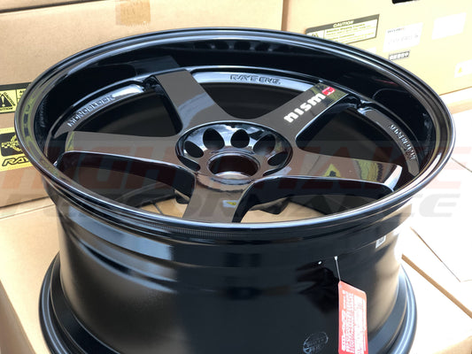 Nismo LMGT4 19x9.5 + 15 /  19x10.5 + 15 - Gloss Black - Staggered Set